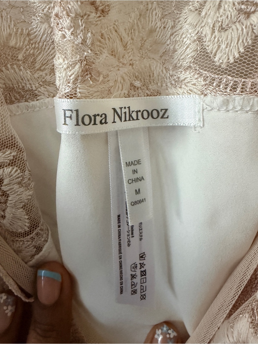 Flora Nikrooz Rosa Lace-Trimmed V-Neck Chemise Medium - Picture 9 of 10